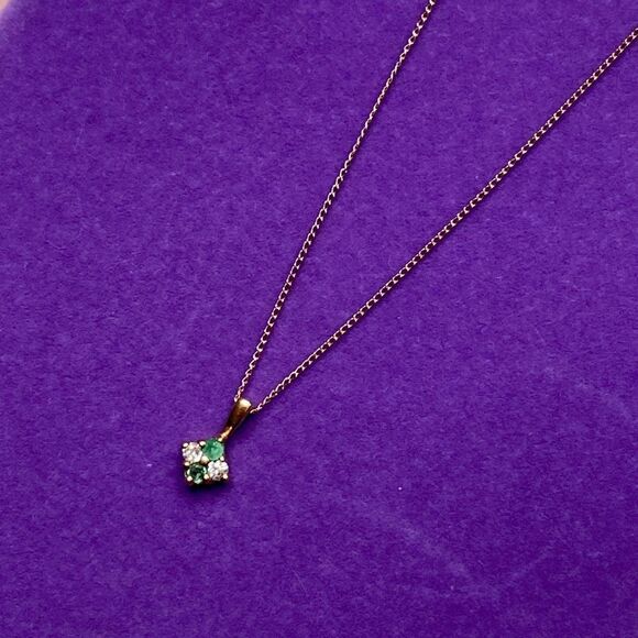 💛 10k Yellow Gold Flower Emerald & Diamond Necklace - Picture 2 of 7